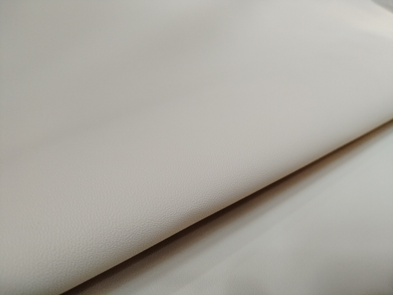 Cream Budget Tolex-type covering (per metre)